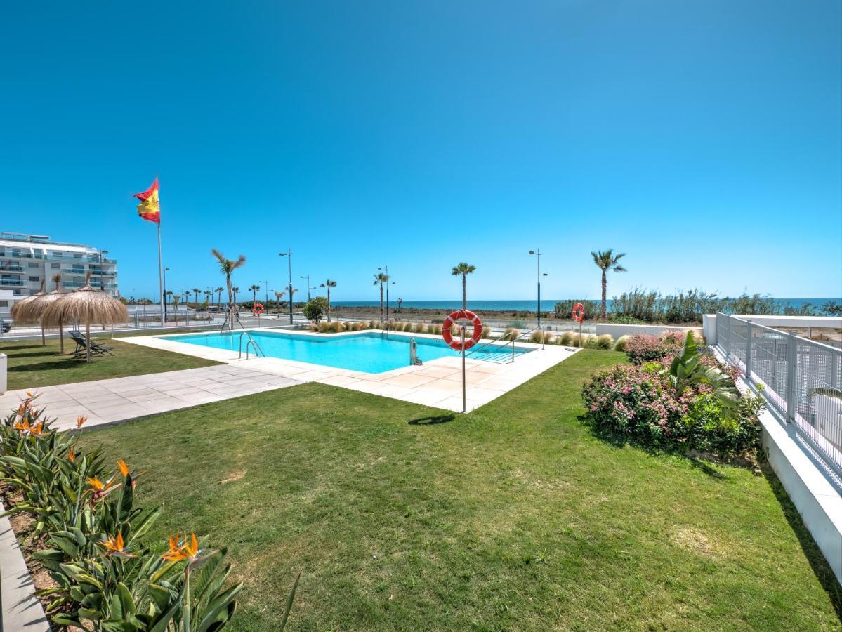 New Beach Front Apartment With Large Balcony Торрокс-Коста Экстерьер фото