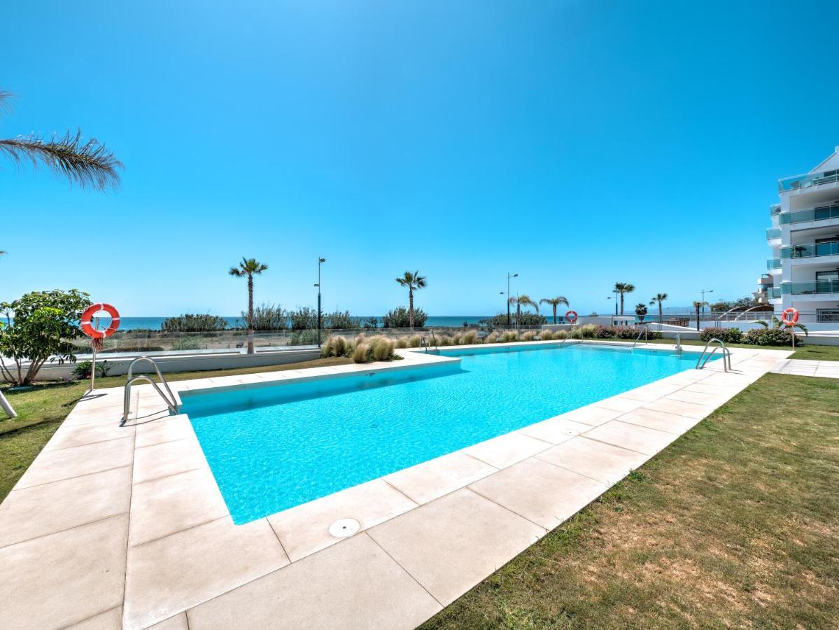 New Beach Front Apartment With Large Balcony Торрокс-Коста Экстерьер фото