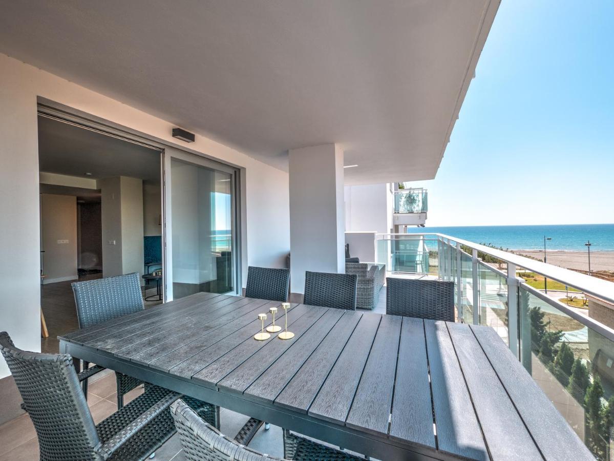 New Beach Front Apartment With Large Balcony Торрокс-Коста Экстерьер фото