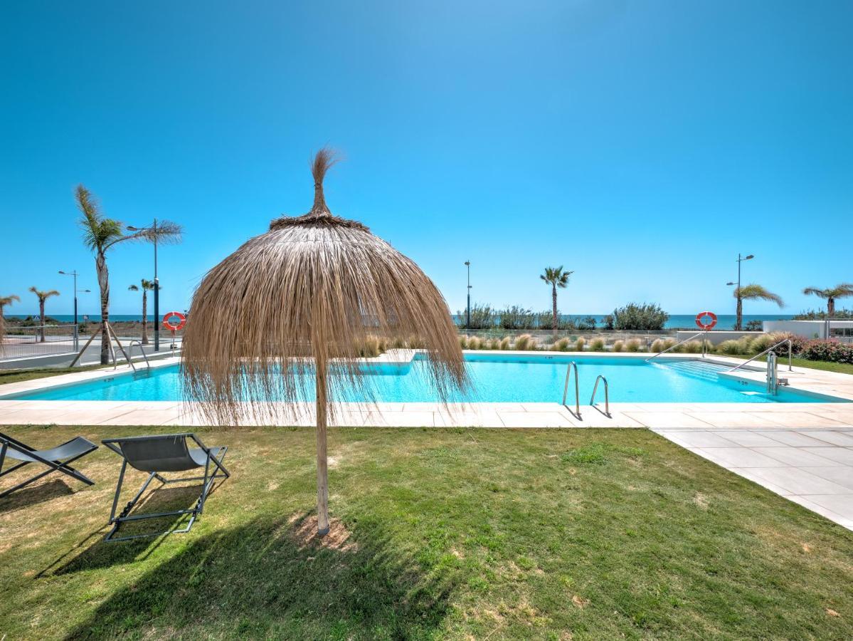 New Beach Front Apartment With Large Balcony Торрокс-Коста Экстерьер фото